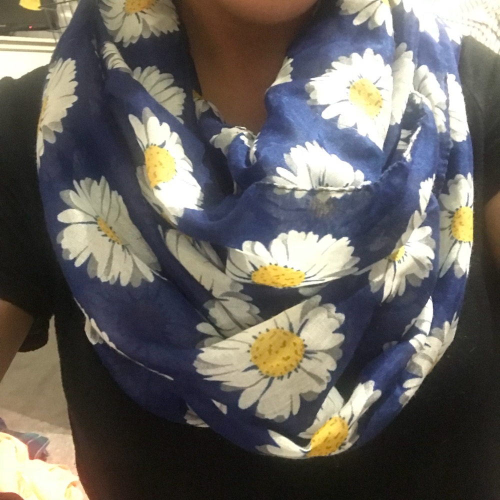 Daisy infinity scarf